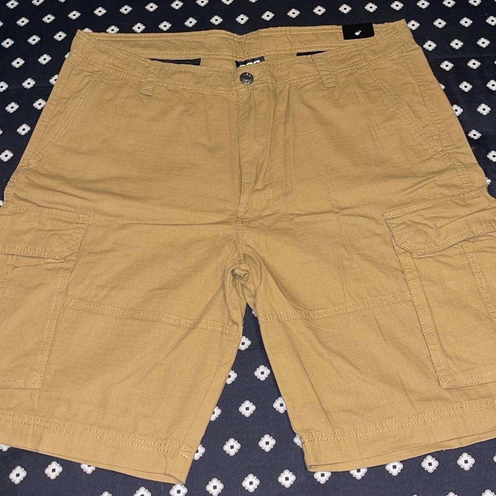 Men's Tan Cargo Shorts
